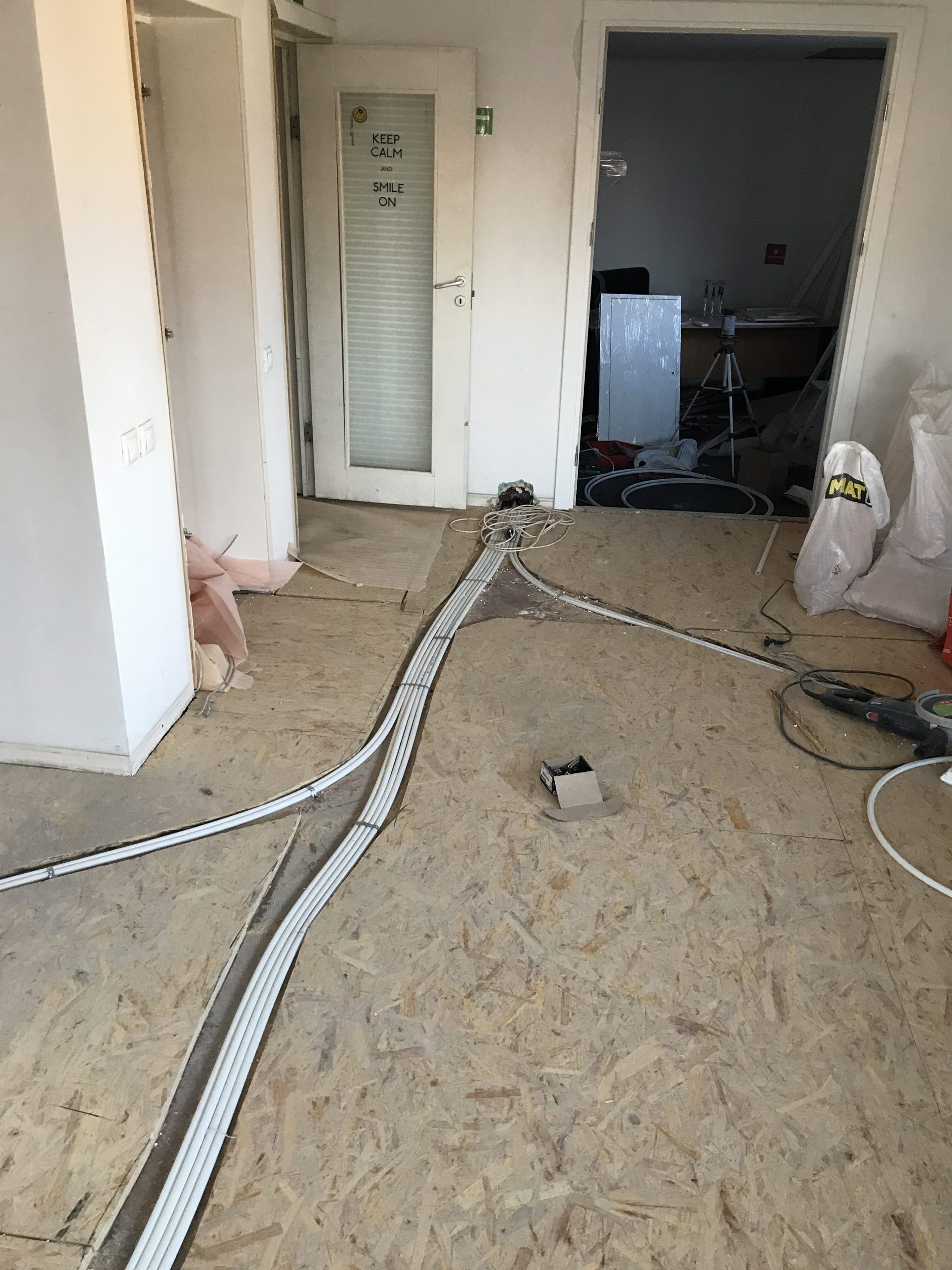 Înainte: Amenajare spatiu birouri