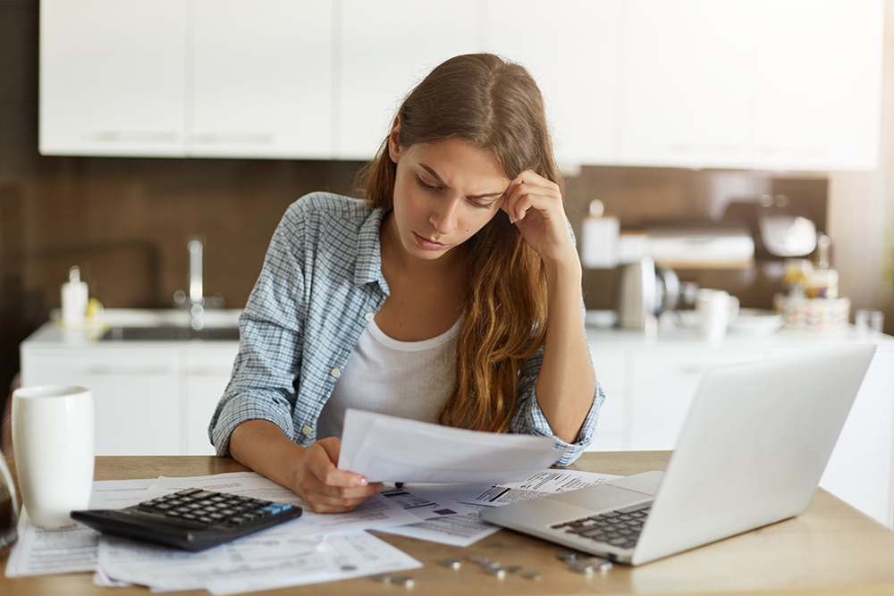 Vrei să faci economie la factura de curent? 12 modalități de economisire a energiei electrice